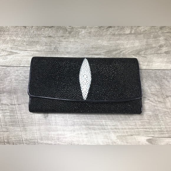 unbranded Handbags - New Stingray Black Clutch with White Accent Wallet Trifold Snap Coins Organizer